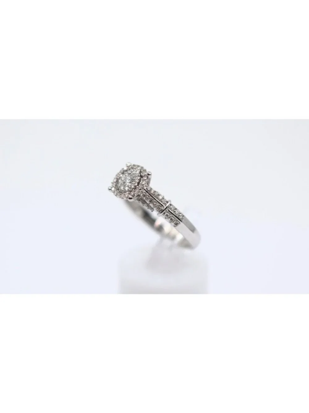 Beautiful 10K White Gold Round Cut Diamond Double Halo Engagement Ring - Size 7